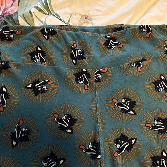 Sylvester the Cat Print LuLaRoe Leggings Tall & Curvy (TC) Fits Pants Size 12-18 - Picture 2 of 4